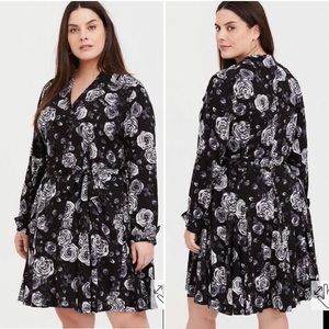 Torrid Rayon Twill Trench Coat Old Hollywood Floral Black coat size 5
